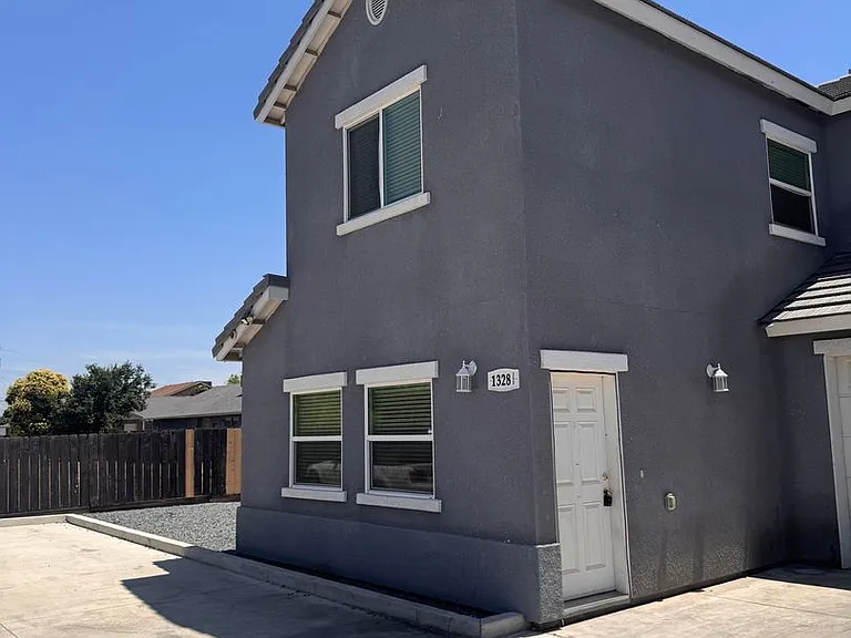 1328 S Santa Fe St — Photo 2