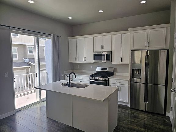 3rd image of 14867 Echo Canyon Ln