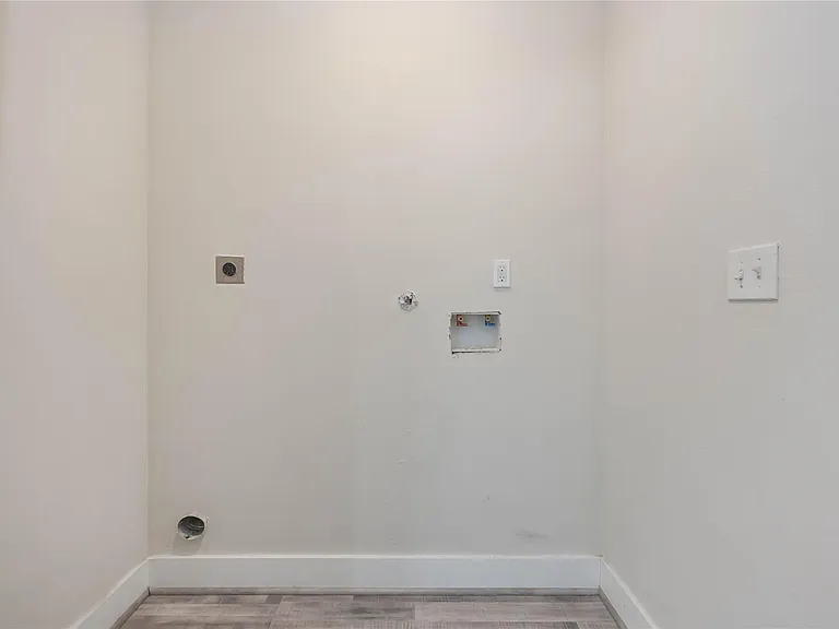 2708 Sam Wilson St — Photo 16