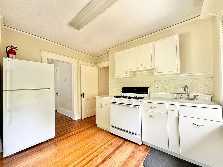 218 Tate St #2 — Photo 7
