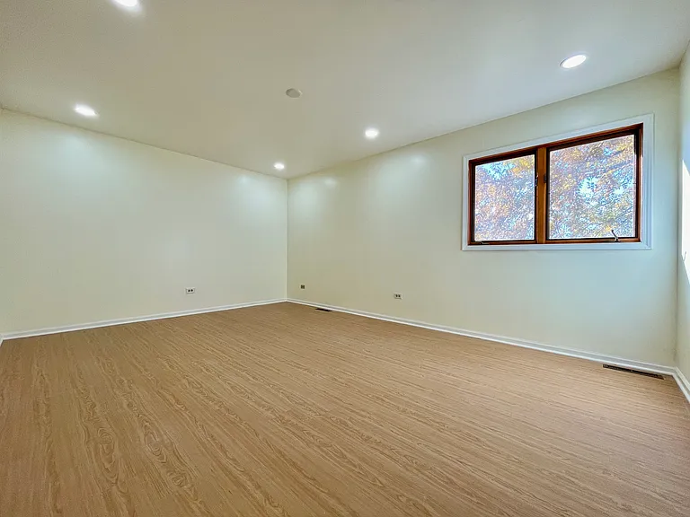 928 Stratford Ct — Photo 14