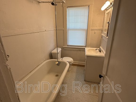 3rd image of 213 E 14th Ave #C