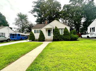 168 Sycamore St, Holyoke, MA 01040