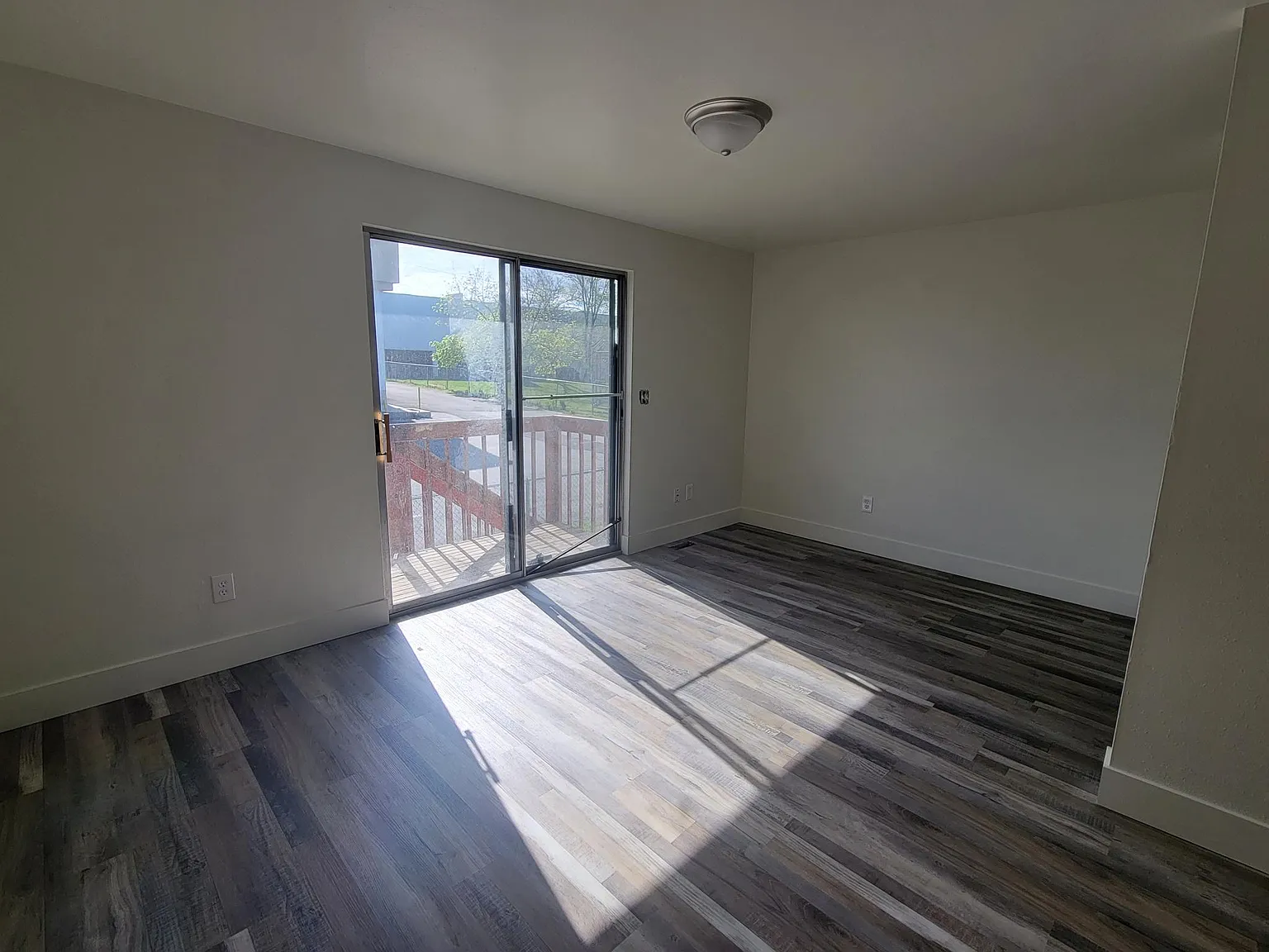 2 bed, 1.5 bath, 940 sqft, $1,150 — Photo 3