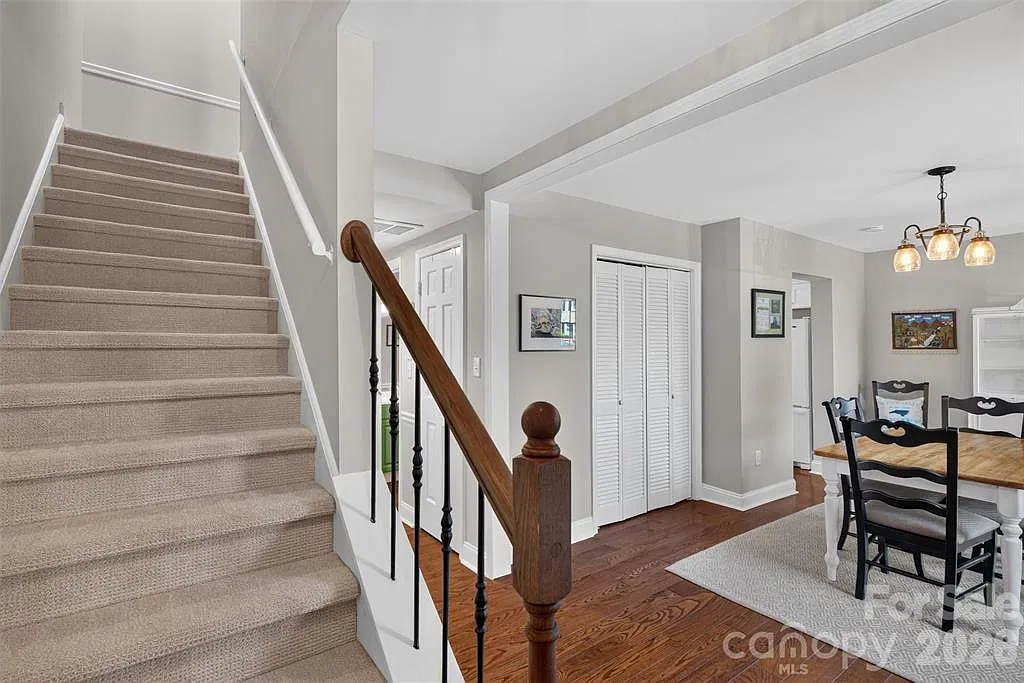 3 bed, 1536 sqft, $1,990 — Photo 2