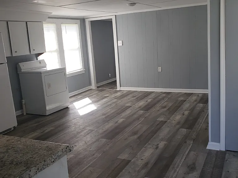 914 Landry St — Photo 3