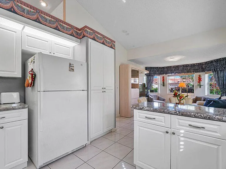 7922 Sandy Pointe Dr — Photo 12