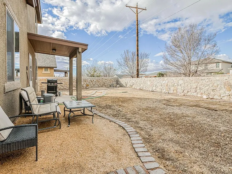 7413 Red Cedar Dr — Photo 37