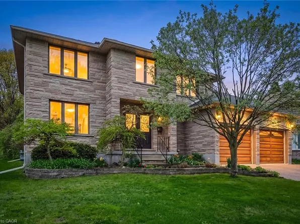 82 Corfield Dr, Kitchener, ON N2A 3W9