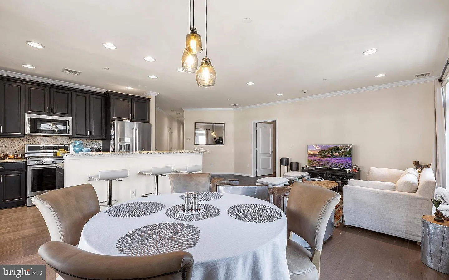 2 bed, 2.0 bath, 1374 sqft, $2,800 — Photo 1