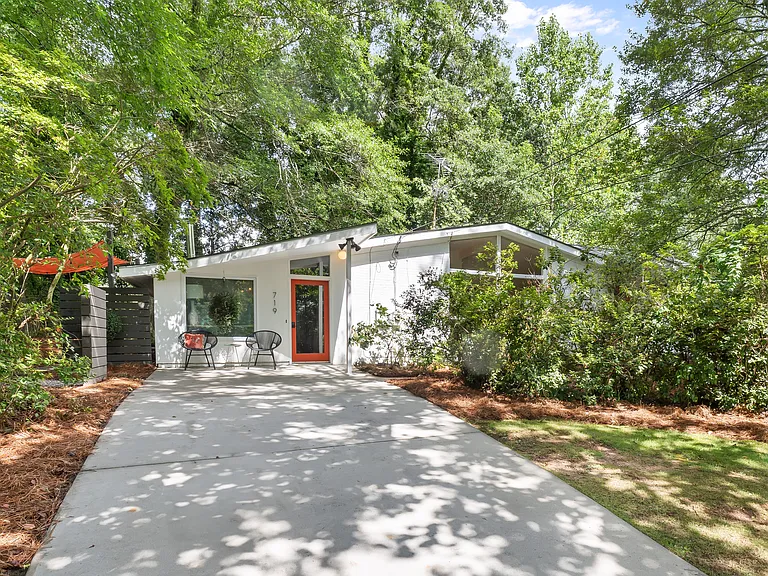 719 Mercer Cir — Photo 26