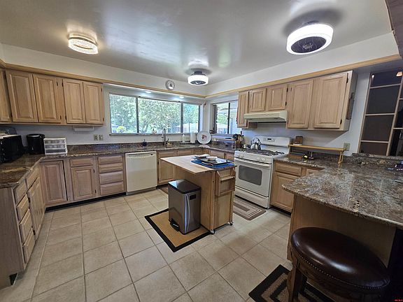 3rd image of 1819 Fairway Dr