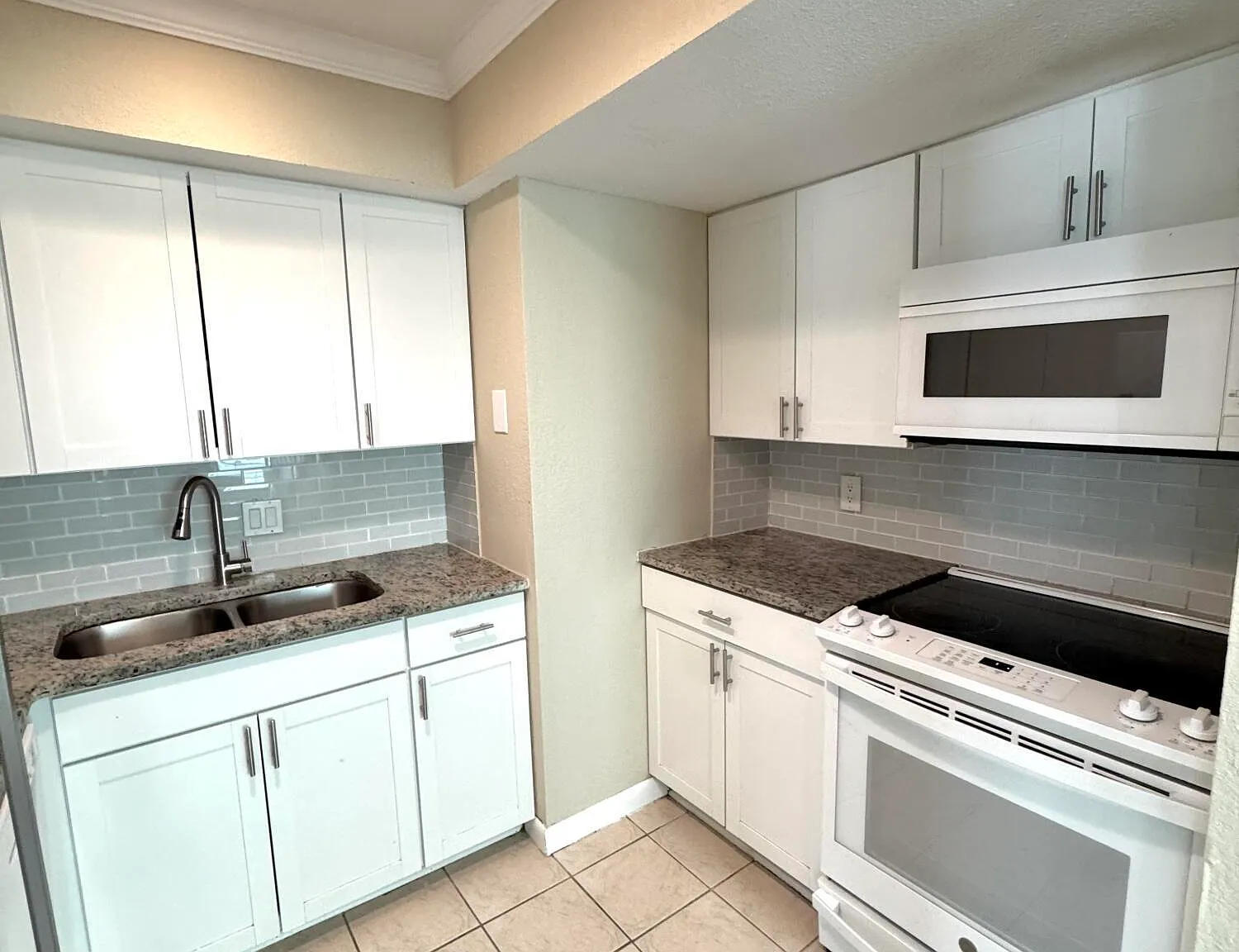 2 bed, 2.0 bath, 1032 sqft, $1,650 — Photo 2