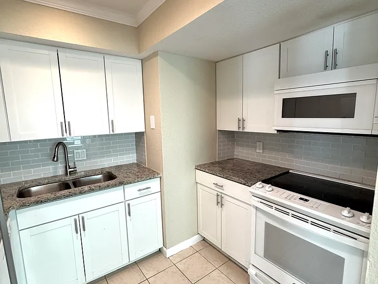 100 Fairway Park Blvd #1006 — Photo 2