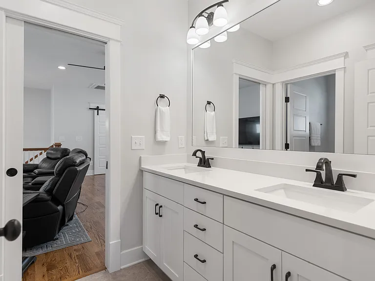 843 Clayton Ave — Photo 32