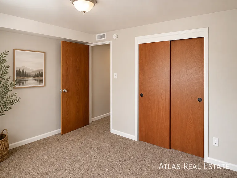 1833 N Hooker St — Photo 13