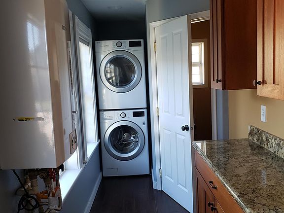 Inline water heater, granite countertops, half bath off laundry