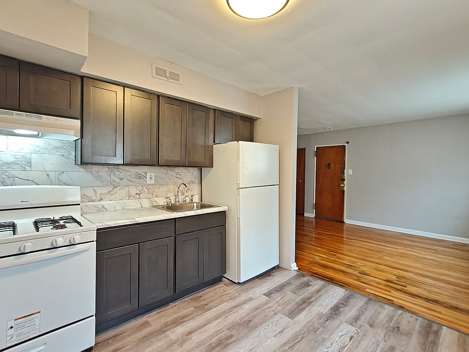 1st image of 7108 Oxford Ave #31