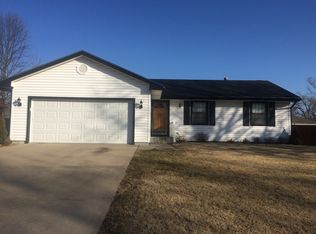 308 NE Mimosa Ln, Topeka, KS 66617