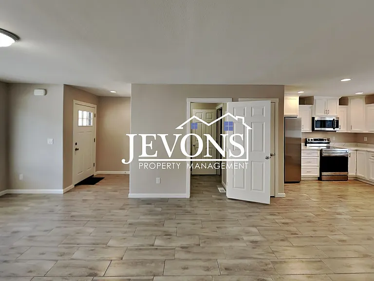 1912 W Mead Ave #1 — Photo 4