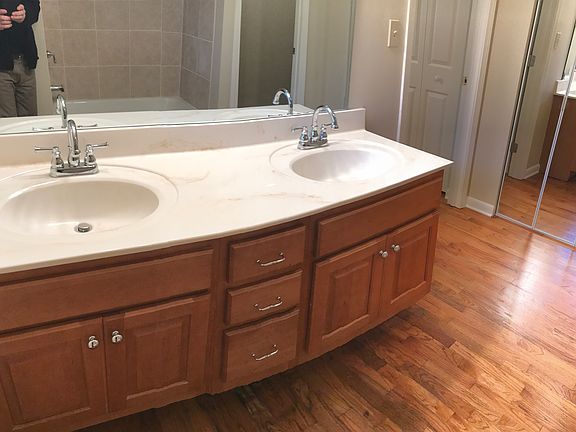  Large master bath 