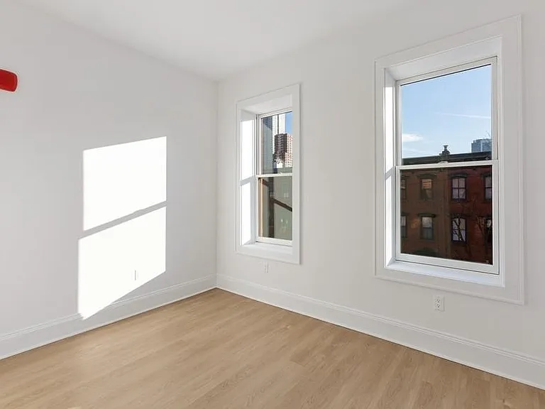 244 2nd St #3 — Photo 6