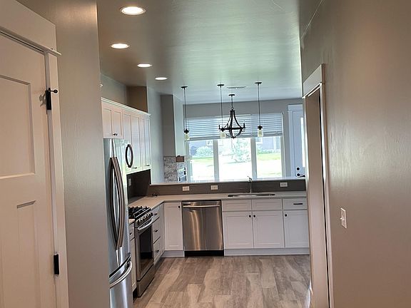 3rd image of 2689 Blackbird Dr #1