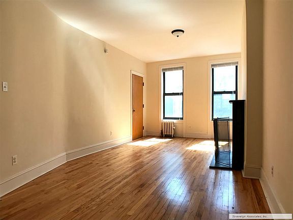 2nd image of 122 E 91st St APT 5B