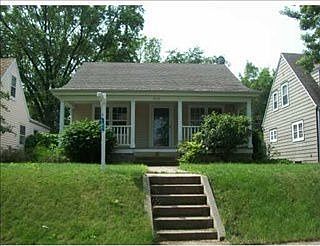 1st image of 1318 E Victoria St