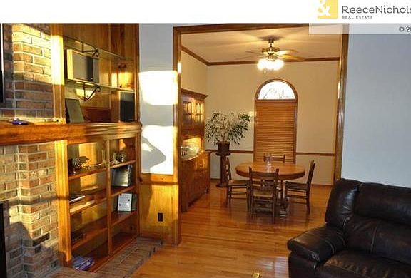 4th image of 1012 N Woodridge Ln