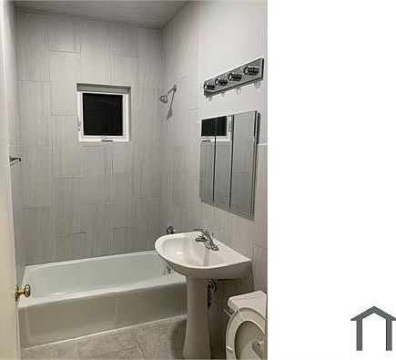 5th image of 2956 N Hamlin Ave #2R