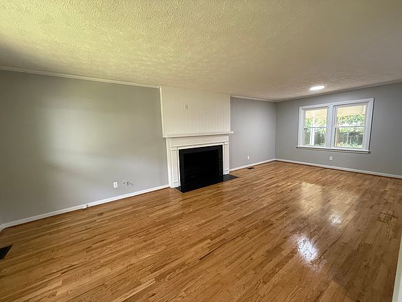 4th image of 1108 Sunset Dr