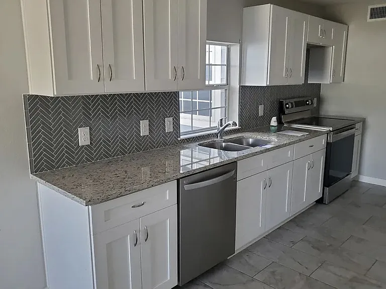 311 Ryan Dr — Photo 6