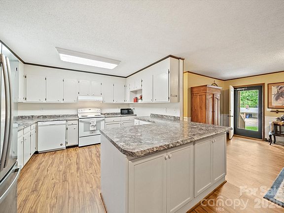 3rd image of 3510 Flint Dr