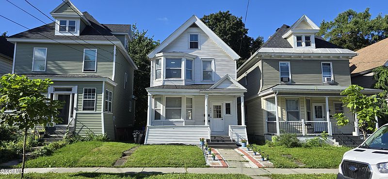 2nd image of 860 Washington Avenue