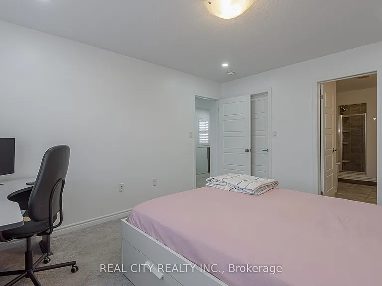 306 Gillett Point N — Photo 20