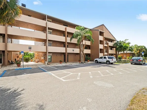 2069 W Lakeview Blvd #5, North Fort Myers, FL 33903