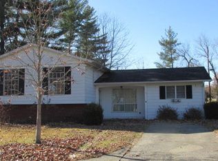 15 Fairfax Dr, Harrisburg, IL 62946