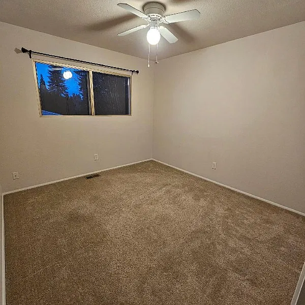6 bed, 3308 sqft, $975 — Photo 2
