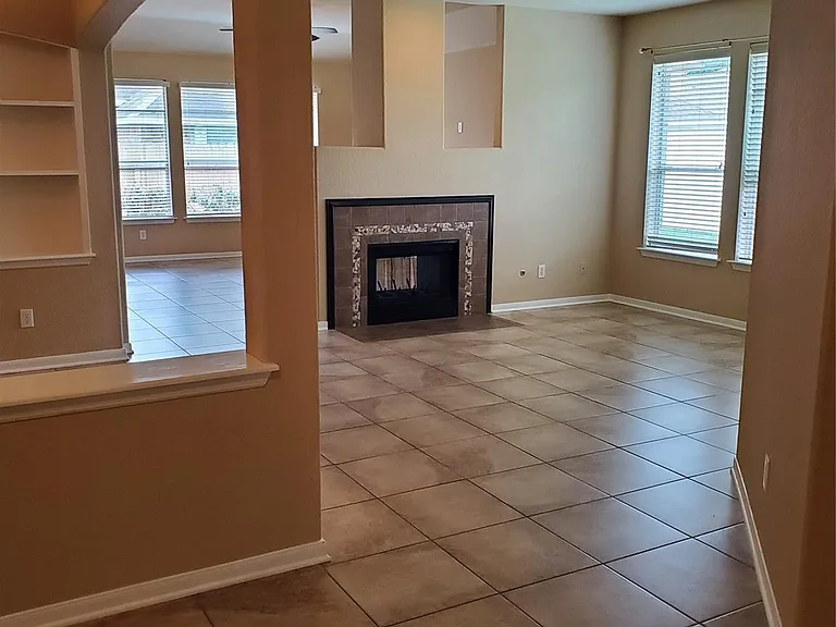 2715 Falling Forest Ct — Photo 7
