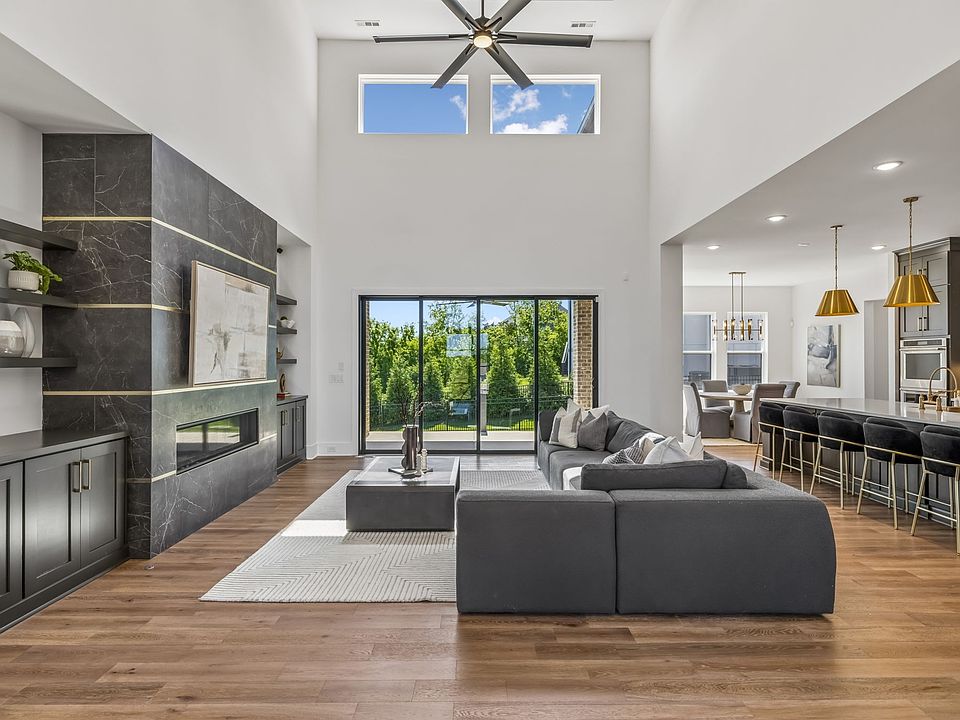 1st image of 1005 Heights Blvd