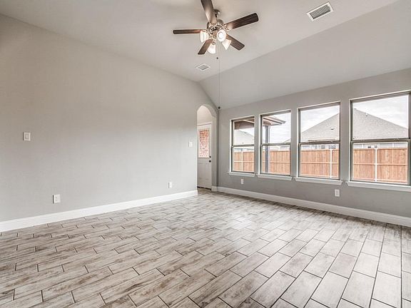5th image of 516 Redbud Dr