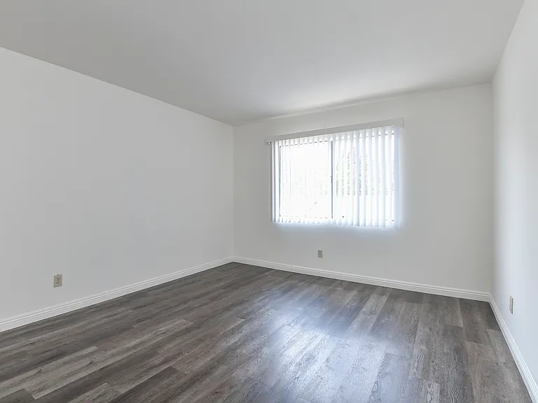 1799 N Hollywood Way #H — Photo 17