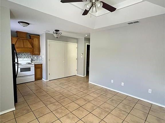 3rd image of 601 Agate St #4