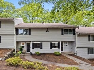 3 Beals Cove Rd APT E, Hingham, MA 02043
