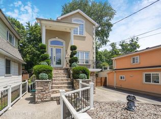 303 Sprague Ave, Staten Island, NY 10307