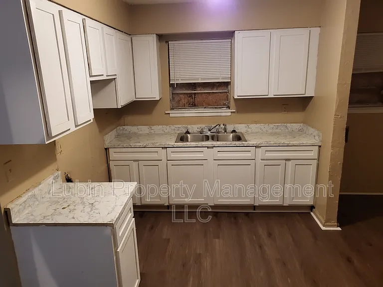 1219 Capital Ave — Photo 5