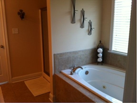 5th image of 8707 Troutman Ln