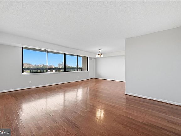 3rd image of 3709 S George Mason Dr APT 707