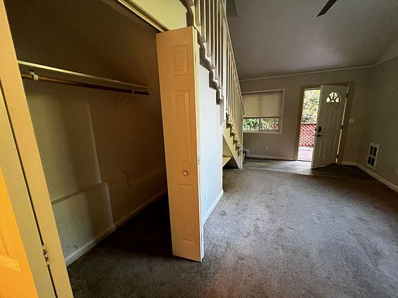4th image of 17410 Park Ave #3